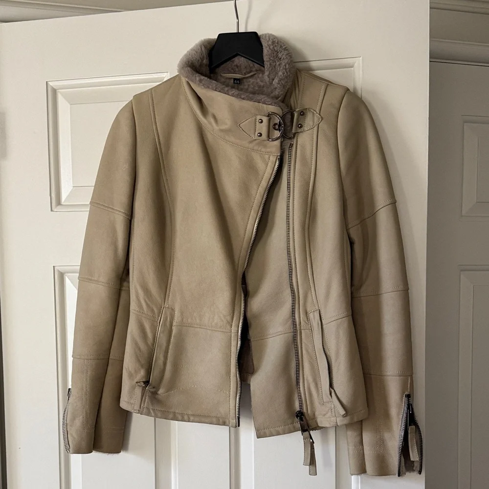 Elegant Beige Teddy Jacket with Plush Collar - Picture 5 of 8